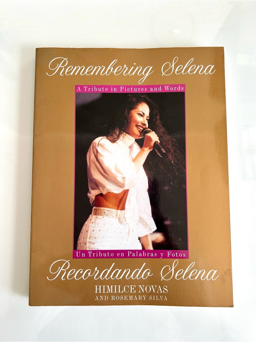 Remembering Selena Recordando Selena: A Tribute in Pictures & Words vintage 1995